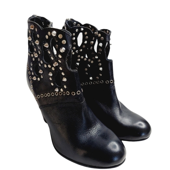 J. Renee Studded Heeled Ankle Booties Black size 7.5 Cut-Out Detail Rock & Roll - Picture 3 of 12